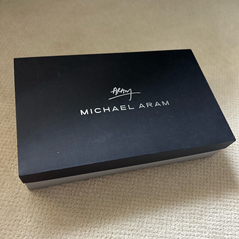 Minael Aram EMPTY BOX & DUSTBAG REPLACEMENT 
175768 Butterfly Ginkgo Cheeseboard
